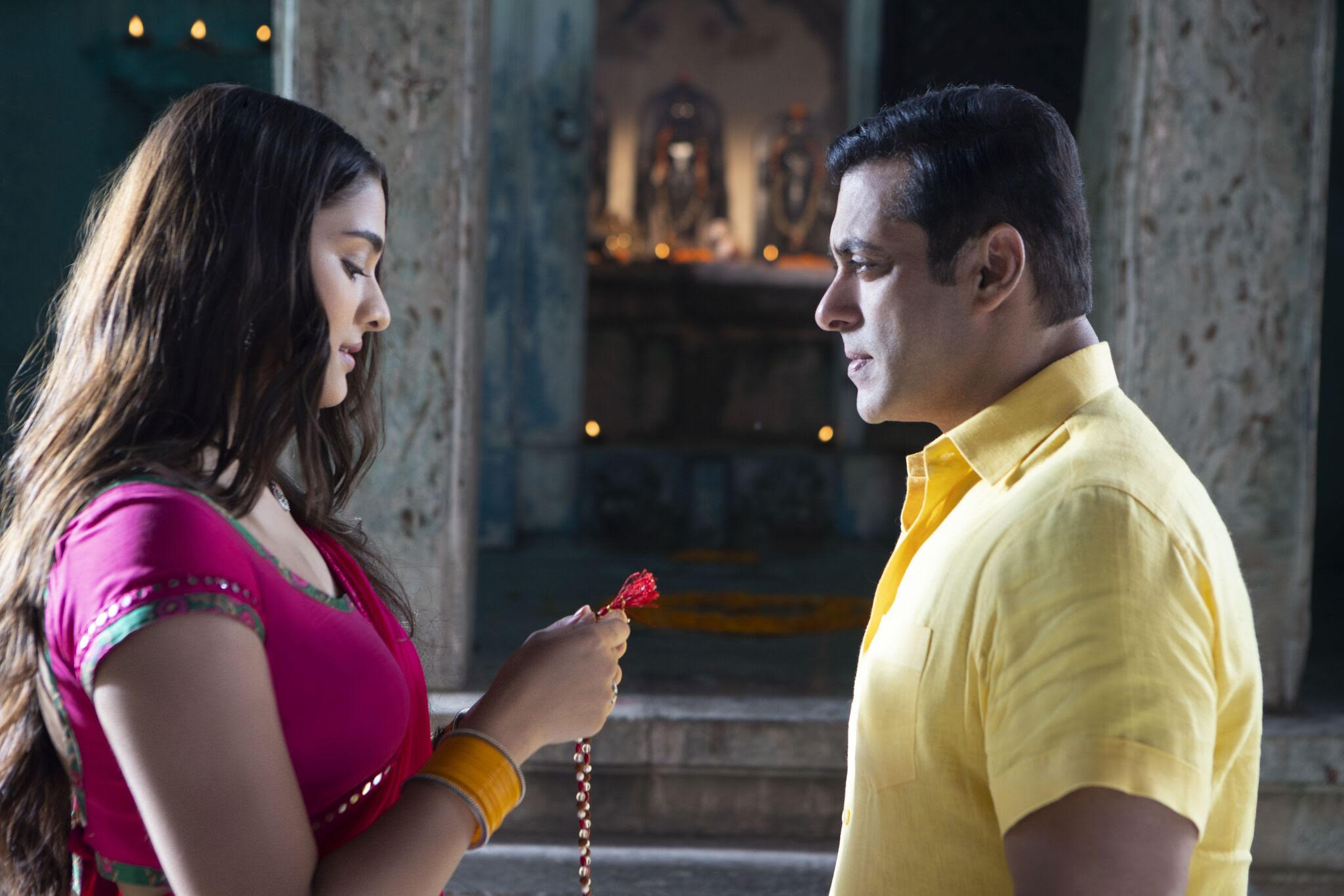 Relive your first love Chulbul Pandey style with the song Awara from Dabangg 3