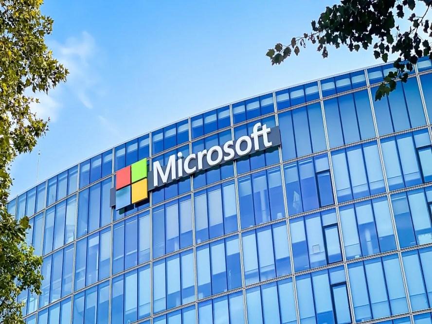 Microsoft cloud services outage hits global systems; massive IT glitch affects airlines, businesses & media worldwide