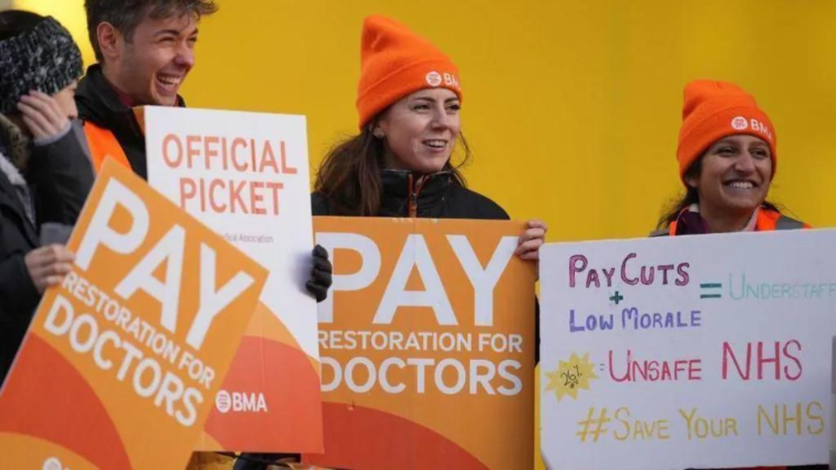 Junior doctors in England agrees to 22% pay rise, ending 18-month dispute